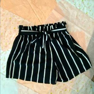 Shein Curve Plus 0XL Paperbag Shorts Black and white